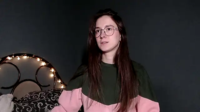 Snapshot of wow__kelly chatting on 10.20.25 wow kelly online show from 10.20.25