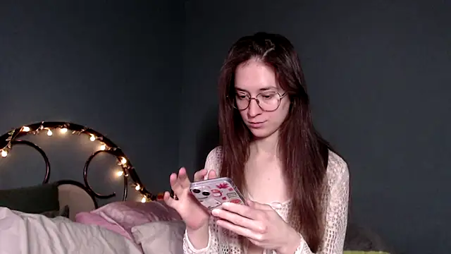 Snapshot of wow__kelly chatting on 11.06.25 wow kelly online show from 11.06.25