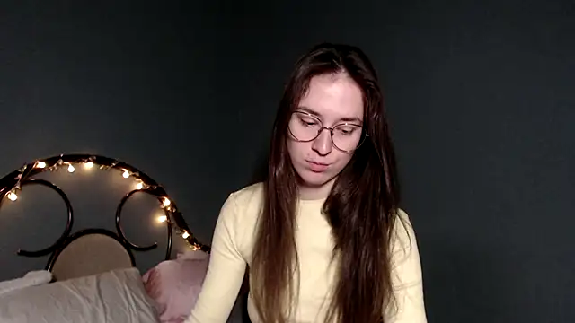 Snapshot of wow__kelly chatting on 11.07.25 wow kelly online show from 11.07.25