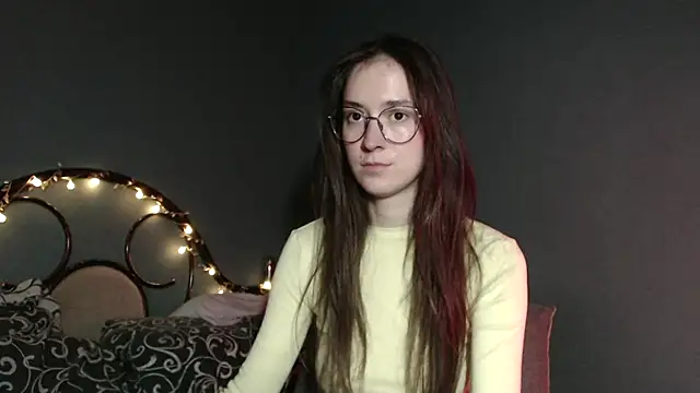 Snapshot of wow__kelly chatting on 11.28.25 wow kelly online show from 11.28.25