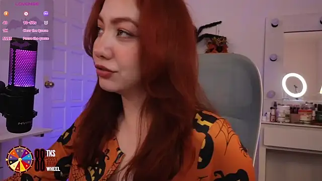 LilyVelvett online show from 10.02.25