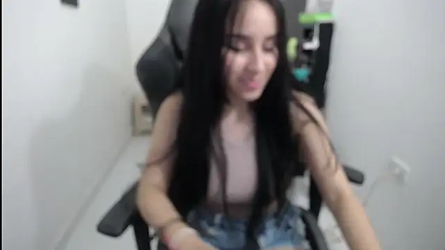 Snapshot of susana2523 chatting on 01.29.25 susana2523 online show from 01.29.25