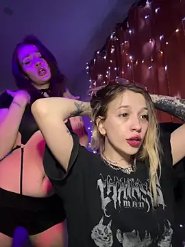 Snapshot of Dooubletroublee chatting on 01.25.25 Dooubletroublee online show from 01.25.25