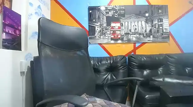 Snapshot of Heidy_Sumers chatting on 12.17.24 Heidy Sumers online show from 12.17.24