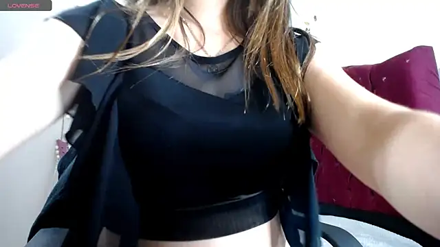 Snapshot of Luna_girlhot_ chatting on 12.18.24 Luna girlhot online show from 12.18.24