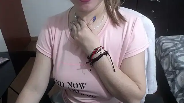 Snapshot of Luna_girlhot_ chatting on 02.08.25 Luna girlhot online show from 02.08.25