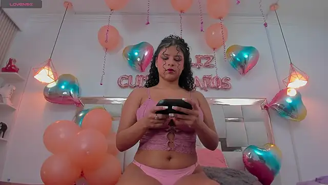 Snapshot of PittAndLunaa chatting on 01.25.25 PittAndLunaa online show from 01.25.25