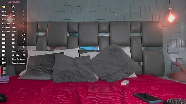 Snapshot of PittAndLunaa chatting on 03.08.25 PittAndLunaa online show from 03.08.25