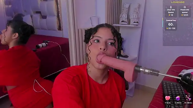 Snapshot of PittAndLunaa chatting on 11.15.25 PittAndLunaa online show from 11.15.25