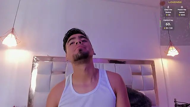 Snapshot of PittAndLunaa chatting on 11.25.25 PittAndLunaa online show from 11.25.25