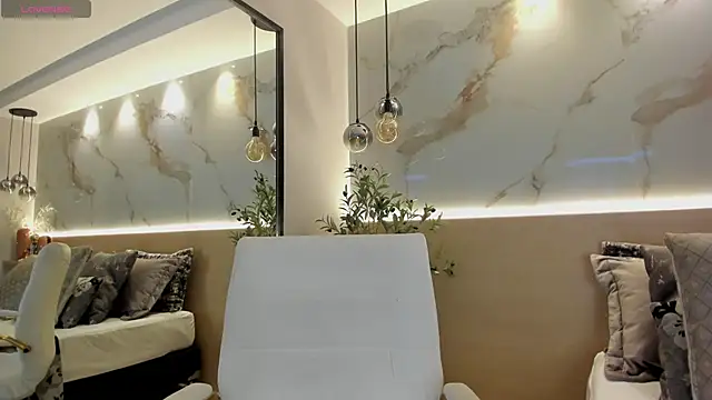 LeaThompson online show from 02.24.25