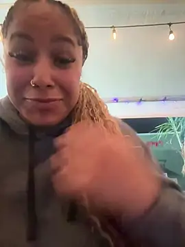 Snapshot of lovelymyah chatting on 03.03.25 lovelymyah online show from 03.03.25