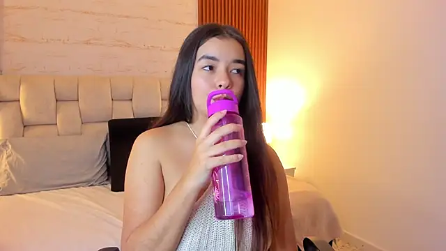 SophiaWylde online show from 02.05.25