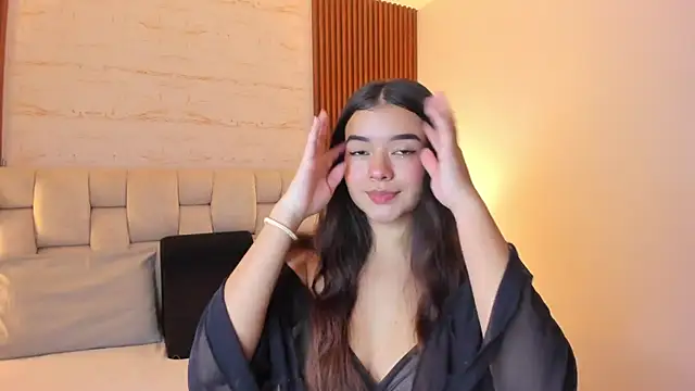 SophiaWylde online show from 02.10.25