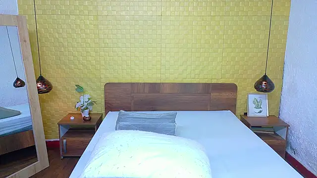 Squirter pussybomb online show from 12.13.24