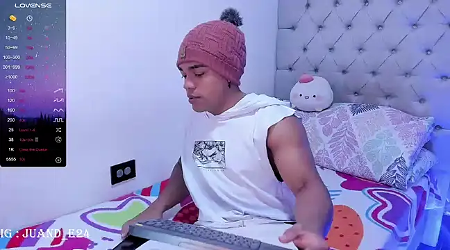 Snapshot of juande_24 chatting on 12.16.24 juande 24 online show from 12.16.24