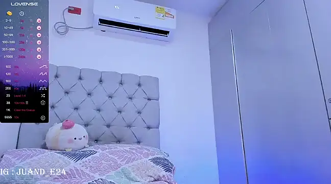 Snapshot of juande_24 chatting on 12.17.24 juande 24 online show from 12.17.24