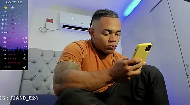 Snapshot of juande_24 chatting on 03.02.25 juande 24 online show from 03.02.25