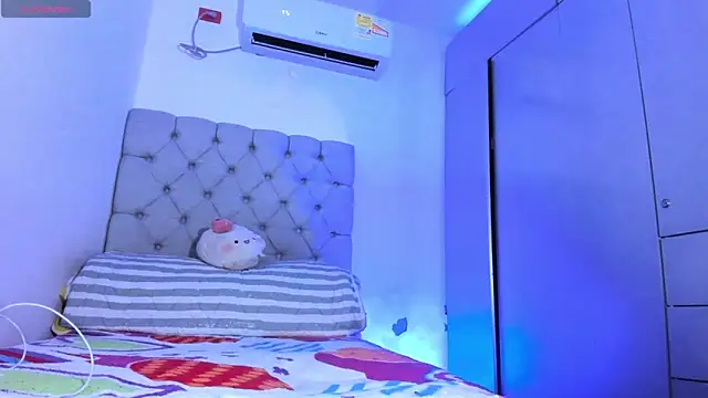 Snapshot of juande_24 chatting on 12.22.25 juande 24 online show from 12.22.25