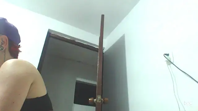 Snapshot of tomboyblue chatting on 01.14.25 tomboyblue online show from 01.14.25