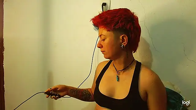 Snapshot of tomboyblue chatting on 01.16.25 tomboyblue online show from 01.16.25