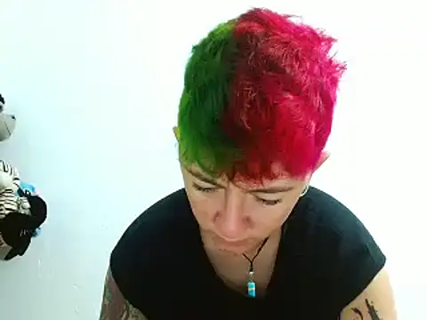 Snapshot of tomboyblue chatting on 03.08.25 tomboyblue online show from 03.08.25