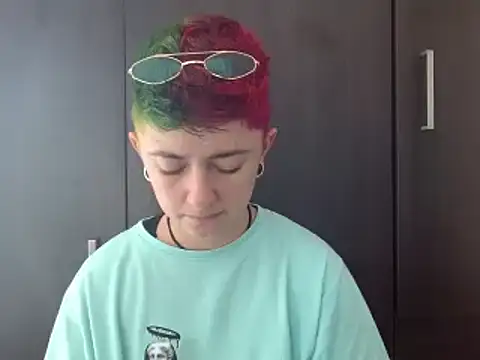 Snapshot of tomboyblue chatting on 03.08.25 tomboyblue online show from 03.08.25