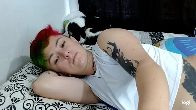 Snapshot of tomboyblue chatting on 03.11.25 tomboyblue online show from 03.11.25