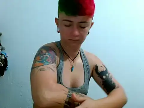 Snapshot of tomboyblue chatting on 03.19.25 tomboyblue online show from 03.19.25