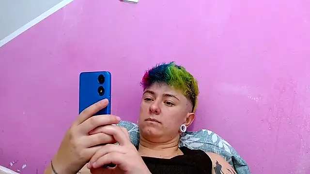 Snapshot of tomboyblue chatting on 10.03.25 tomboyblue online show from 10.03.25