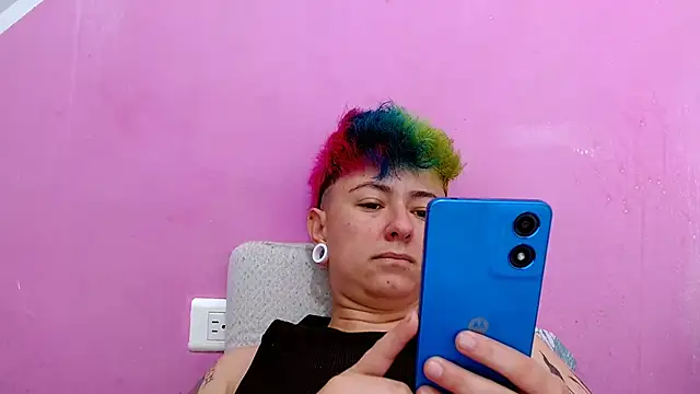 Snapshot of tomboyblue chatting on 10.03.25 tomboyblue online show from 10.03.25