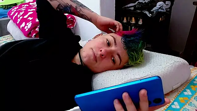 Snapshot of tomboyblue chatting on 10.15.25 tomboyblue online show from 10.15.25