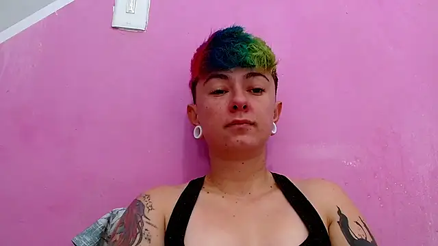 Snapshot of tomboyblue chatting on 10.16.25 tomboyblue online show from 10.16.25