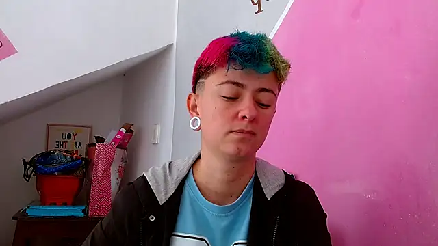 Snapshot of tomboyblue chatting on 10.18.25 tomboyblue online show from 10.18.25