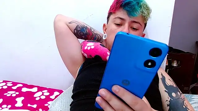 Snapshot of tomboyblue chatting on 10.22.25 tomboyblue online show from 10.22.25