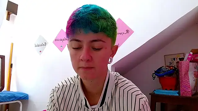 Snapshot of tomboyblue chatting on 10.26.25 tomboyblue online show from 10.26.25