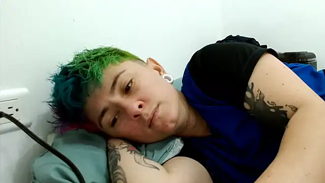 Snapshot of tomboyblue chatting on 10.31.25 tomboyblue online show from 10.31.25