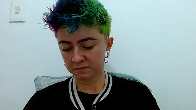 Snapshot of tomboyblue chatting on 11.01.25 tomboyblue online show from 11.01.25