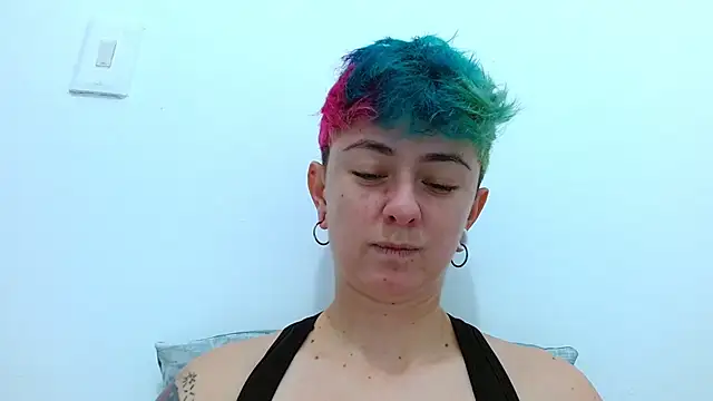 Snapshot of tomboyblue chatting on 11.12.25 tomboyblue online show from 11.12.25