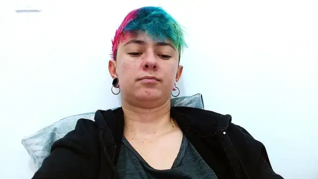 Snapshot of tomboyblue chatting on 11.13.25 tomboyblue online show from 11.13.25