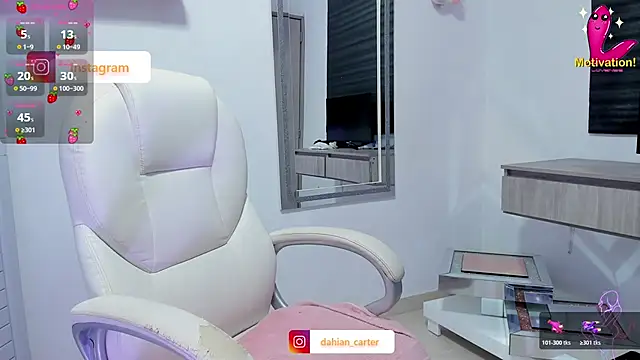 Snapshot of dahian_carter chatting on 11.22.25 dahian carter online show from 11.22.25