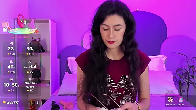 SophieGomez22 online show from 11.28.25