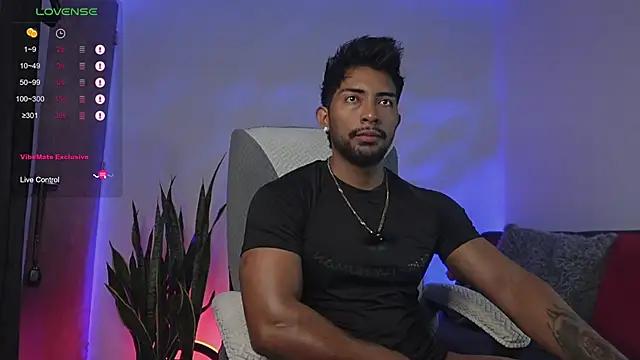 Snapshot of Couple_muscle1 chatting on 04.15.26 Couple muscle1 online show from 04.15.26