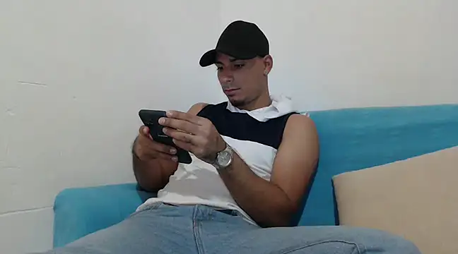 Snapshot of bonehur chatting on 02.18.25 bonehur online show from 02.18.25