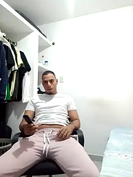 Snapshot of bonehur chatting on 09.30.25 bonehur online show from 09.30.25