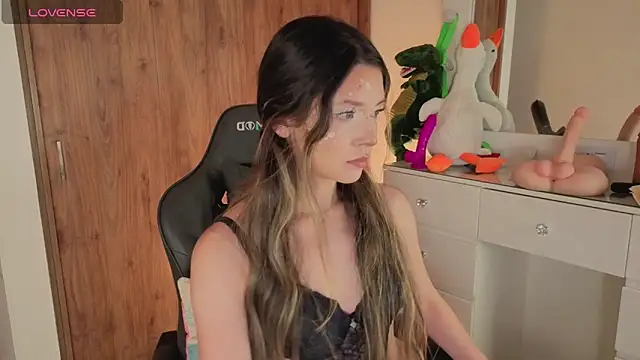 Snapshot of jessy__01 chatting on 10.28.25 jessy 01 online show from 10.28.25