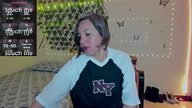 Lady breaks hearts online show from 09.11.25