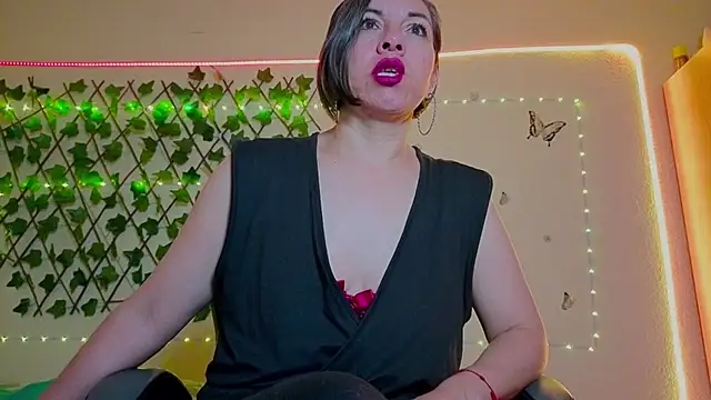 Lady breaks hearts online show from 10.28.25