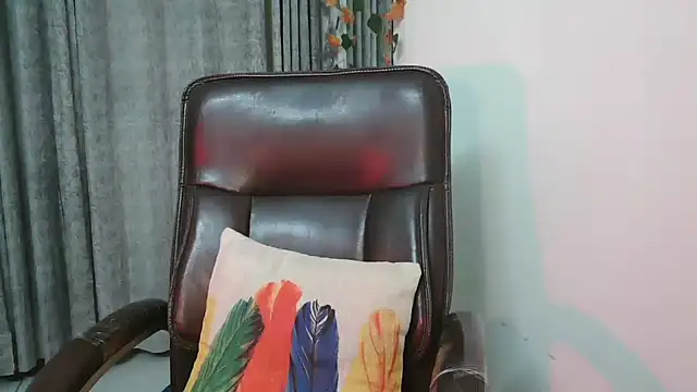 Snapshot of urvashihott chatting on 01.25.25 urvashihott online show from 01.25.25