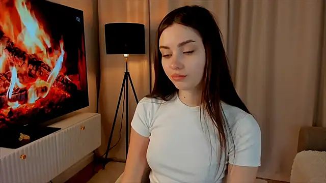 CarmenMoore26 online show from 03.17.25